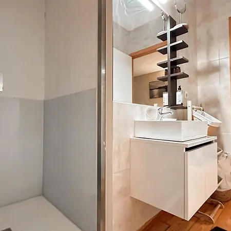 Almada Apartments 468 *
