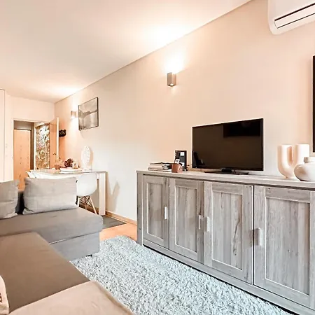 Almada Apartments 468