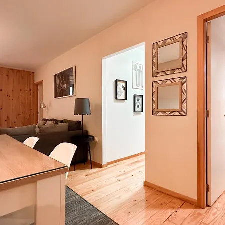 Almada Apartments 468