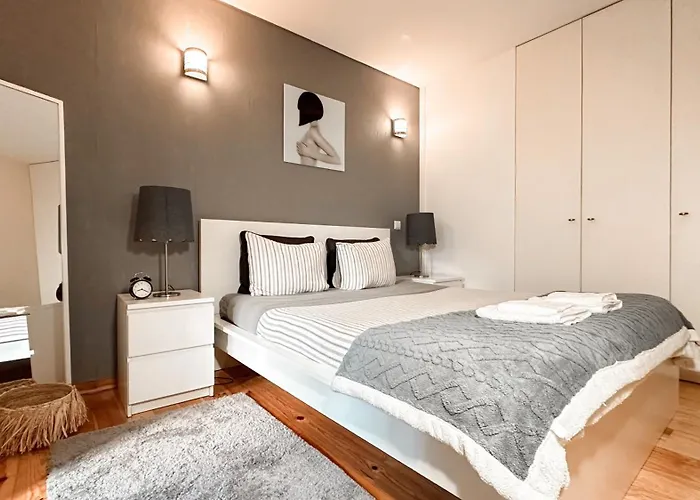 Almada Apartments 468