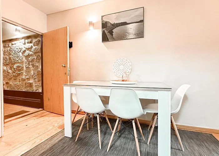 Almada Apartments 468 *