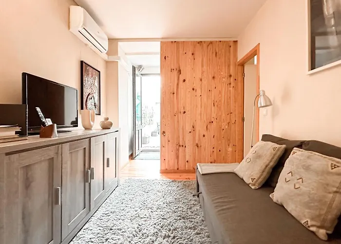 Almada Apartments 468